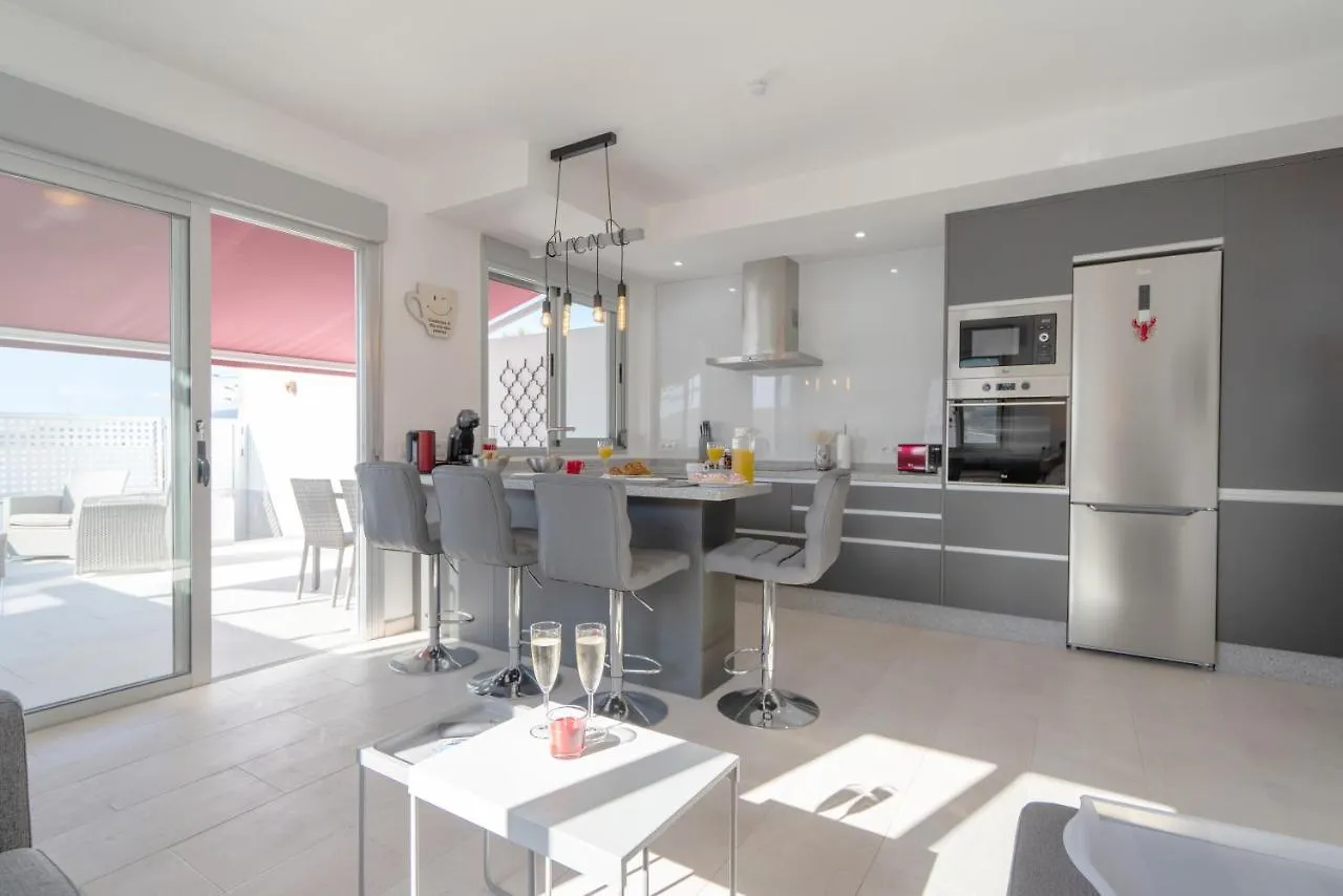 Luxurious Apartment With Large Terrace And Sea Views Tabaiba
